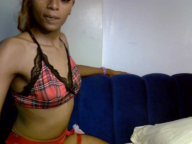 PrettyNoirr live cam on BongaCams