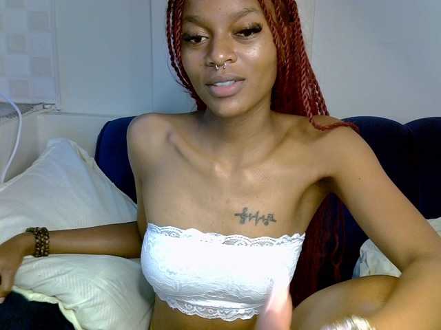 PrettyNoirr live cam on BongaCams