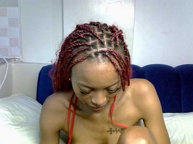 PrettyNoirr live cam on BongaCams