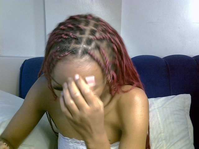 PrettyNoirr live cam on BongaCams