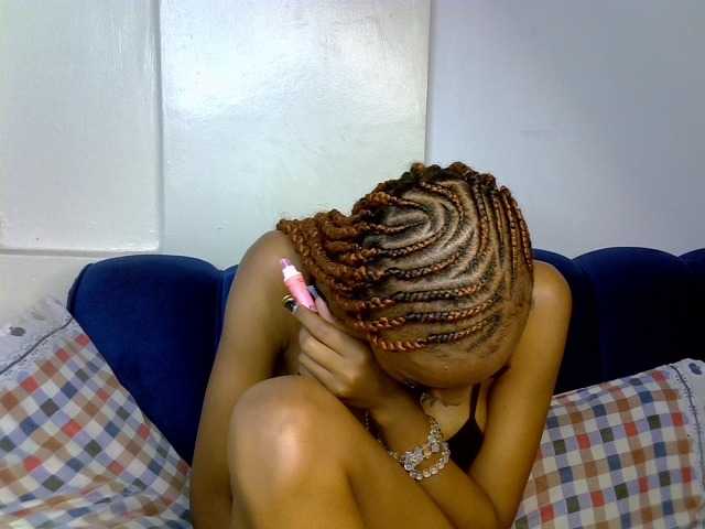 PrettyNoirr live cam on BongaCams