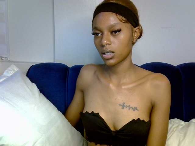 PrettyNoirr webcam