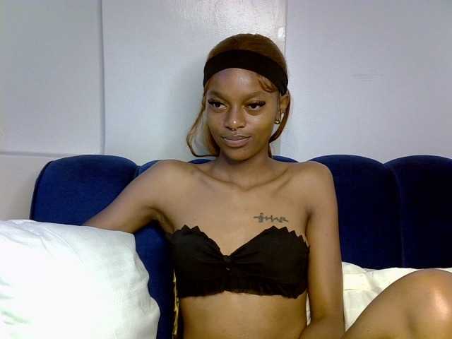 PrettyNoirr webcam