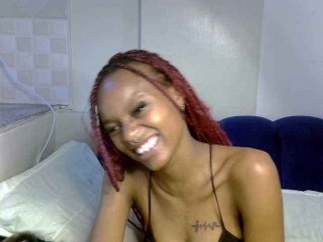PrettyNoirr live cam on BongaCams