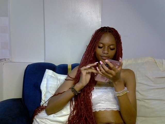 PrettyNoirr live cam on BongaCams