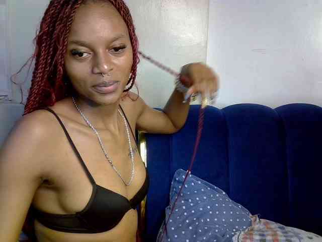 PrettyNoirr webcam