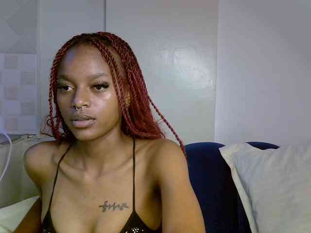 PrettyNoirr webcam