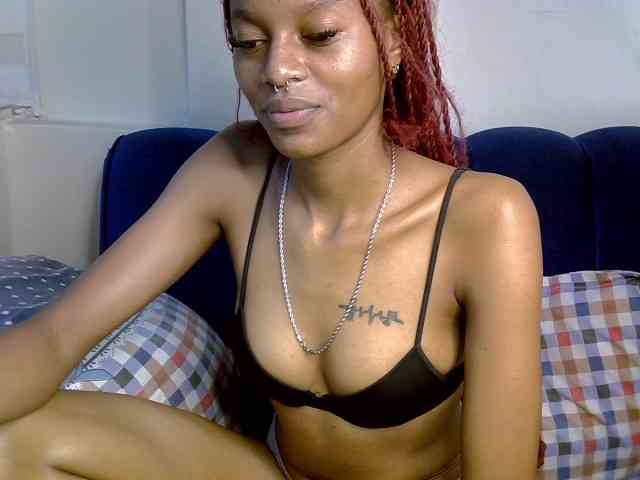PrettyNoirr webcam