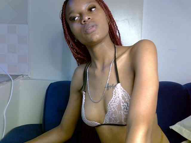 PrettyNoirr webcam