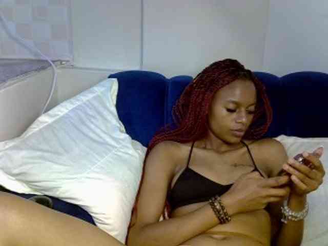 PrettyNoirr webcam