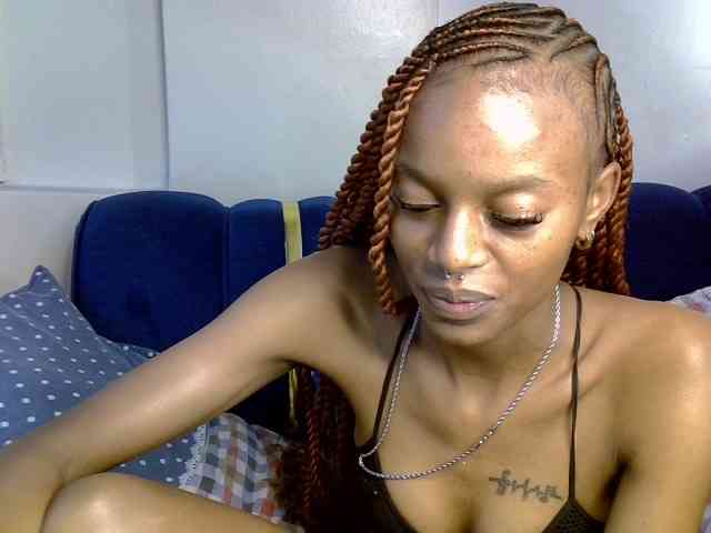 PrettyNoirr webcam