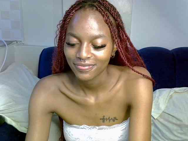 PrettyNoirr webcam