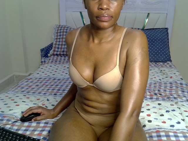 Prettysirenn live cam on BongaCams