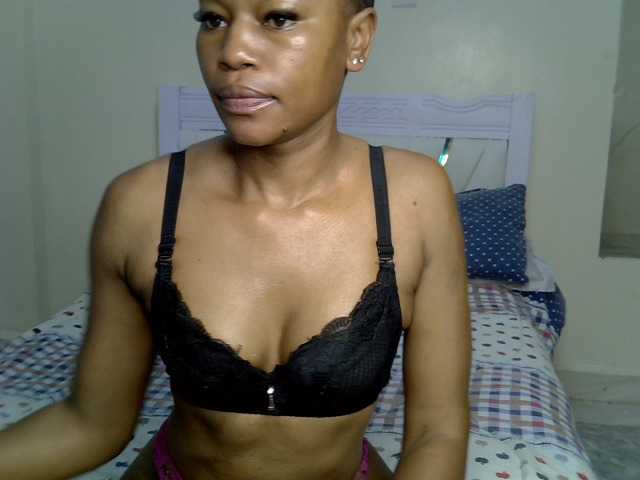 Prettysirenn live cam on BongaCams