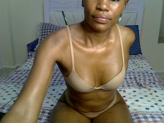 Prettysirenn live cam on BongaCams