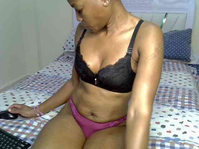 Prettysirenn Live Webcam on BongaCams