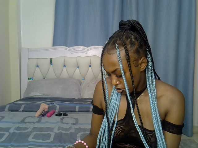 Petitedolliey live cam on BongaCams