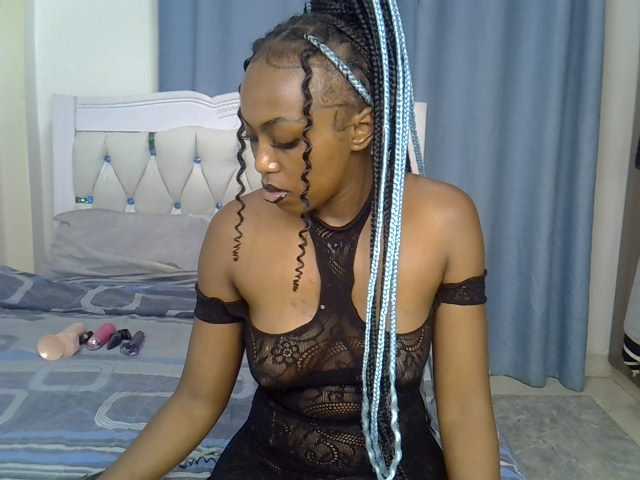 Petitedolliey live cam on BongaCams