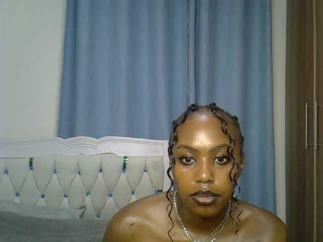 Petitedolliey live cam on BongaCams