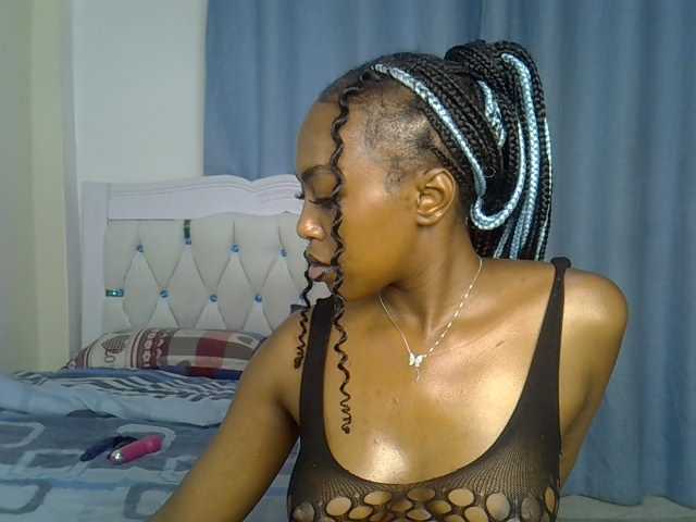 Petitedolliey live cam on BongaCams