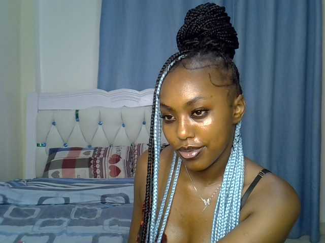 Petitedolliey live cam on BongaCams