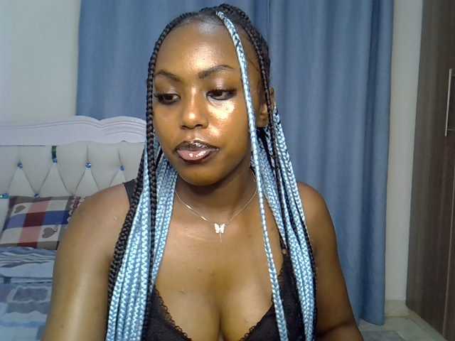Petitedolliey live cam on BongaCams