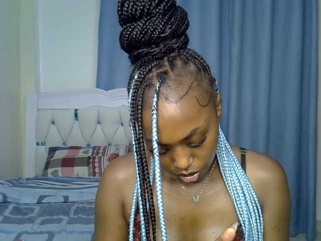 Petitedolliey live cam on BongaCams
