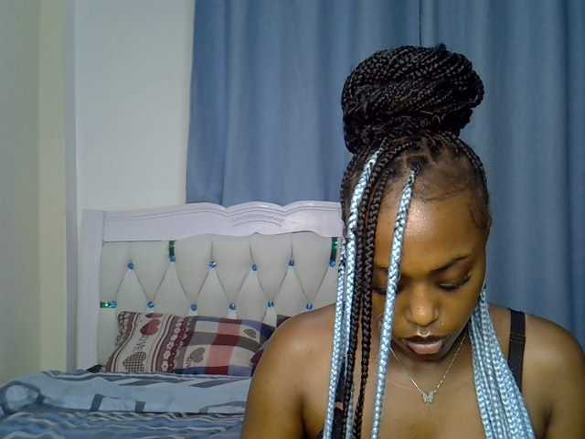 Petitedolliey live cam on BongaCams