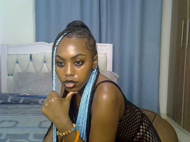 Petitedolliey live cam on BongaCams