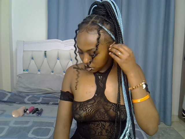 Petitedolliey live cam on BongaCams
