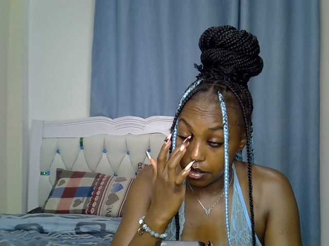 Petitedolliey live cam on BongaCams