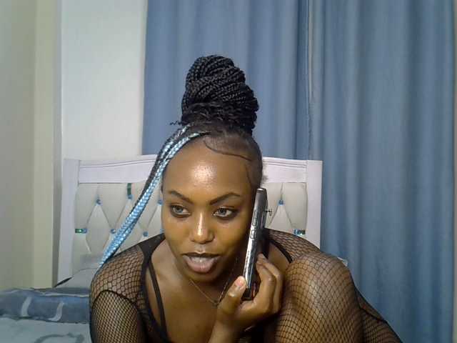 Petitedolliey live cam on BongaCams