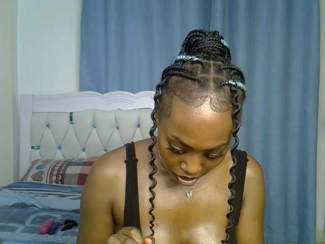 Petitedolliey live cam preview
