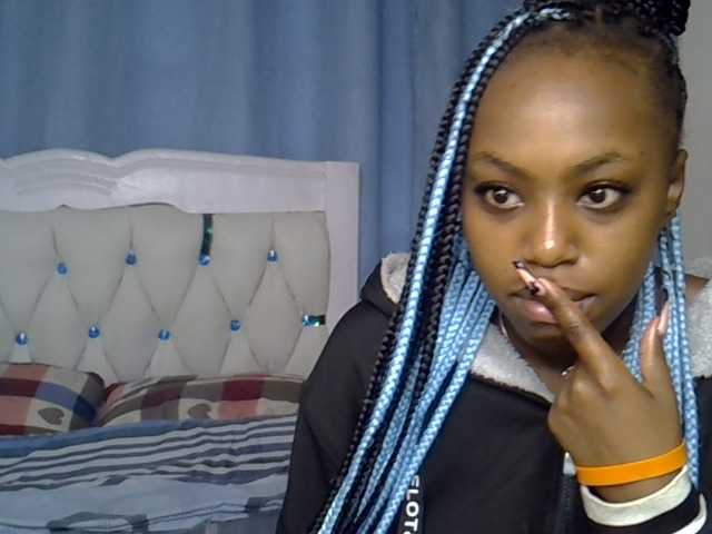 Petitedolliey live cam on BongaCams