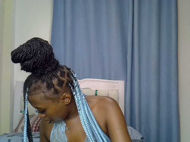 Petitedolliey live cam on BongaCams