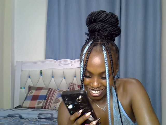 Petitedolliey live cam on BongaCams
