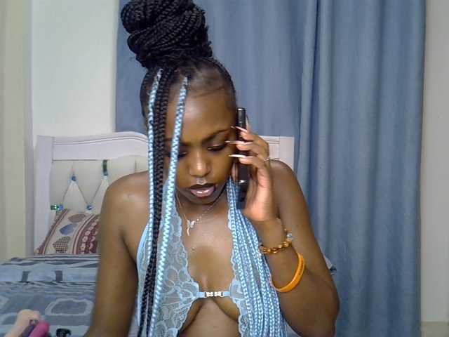 Petitedolliey live cam on BongaCams