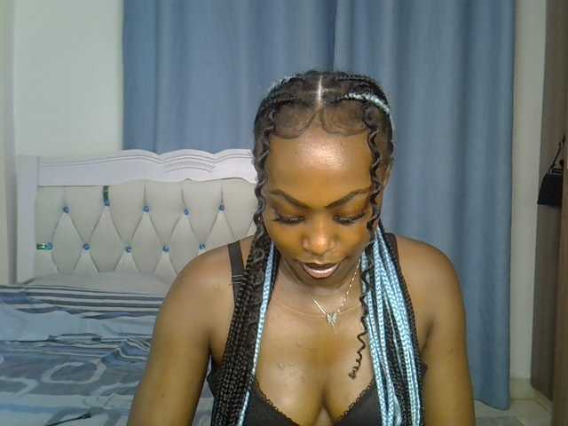 Petitedolliey live cam preview