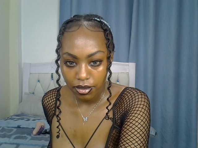 Petitedolliey live cam on BongaCams