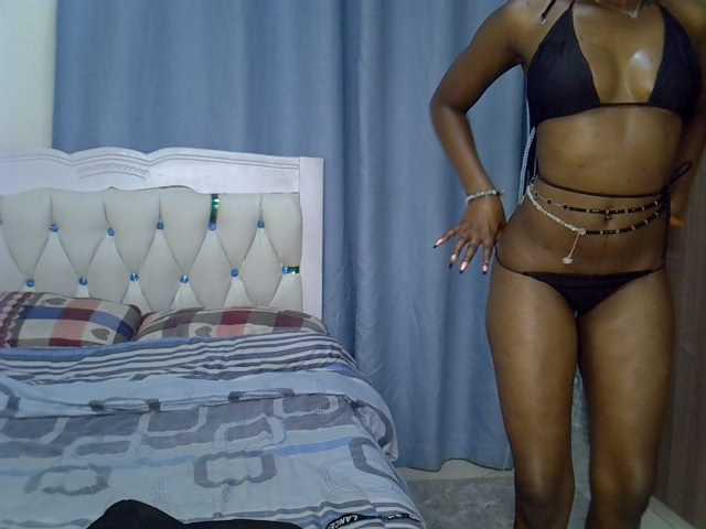 Petitedolliey, 20 y/o - Live Cam on BongaCams