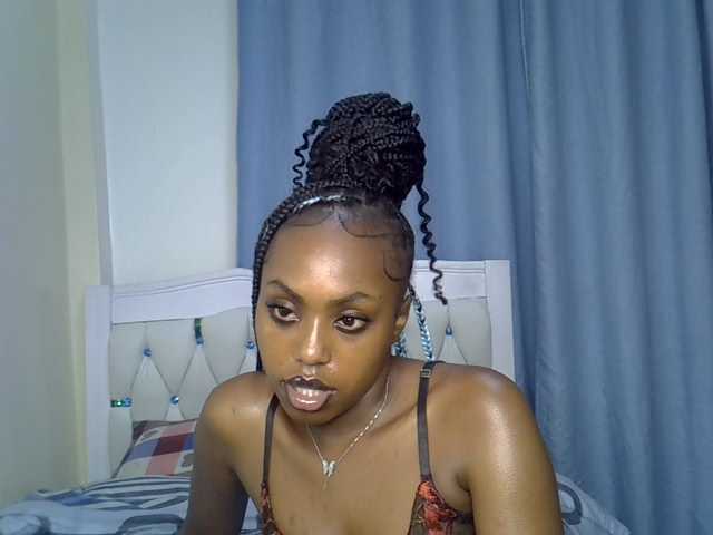 Petitedolliey live cam on BongaCams