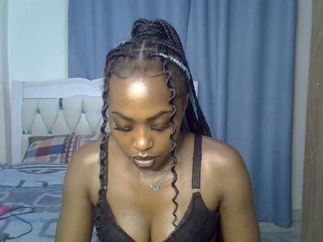 Petitedolliey live cam on BongaCams