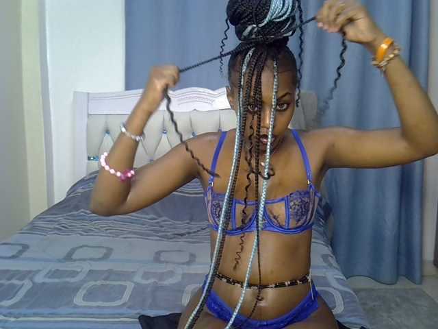 Petitedolliey live cam on BongaCams
