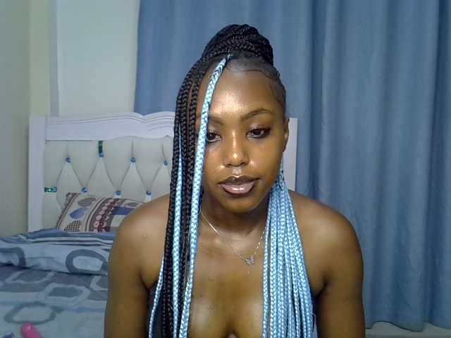 Petitedolliey live cam on BongaCams