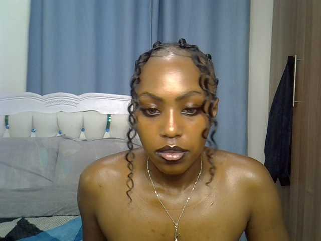 Petitedolliey live cam on BongaCams