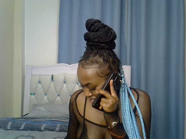 Petitedolliey live cam on BongaCams