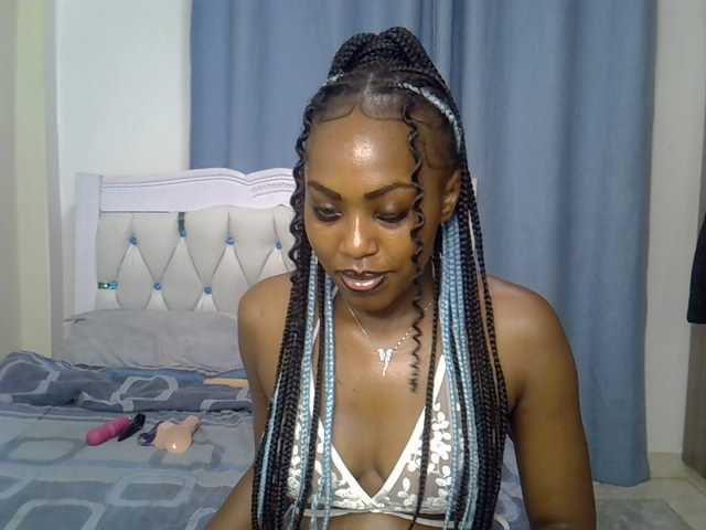 Petitedolliey live cam on BongaCams