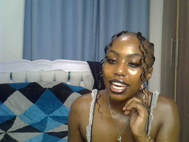 Petitedolliey live cam on BongaCams