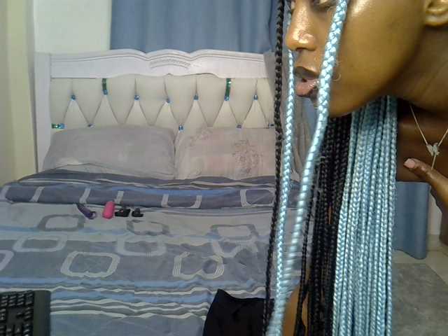 Petitedolliey live cam on BongaCams
