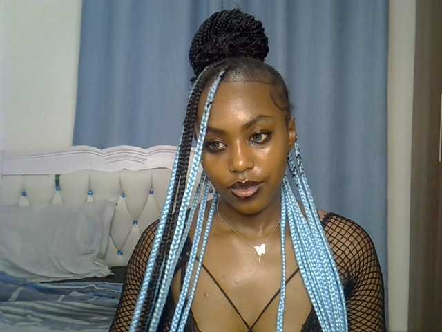 Petitedolliey live cam on BongaCams